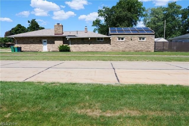 5981 Northview Drive, Seven Hills, OH 44131