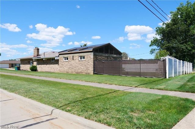 5981 Northview Drive, Seven Hills, OH 44131