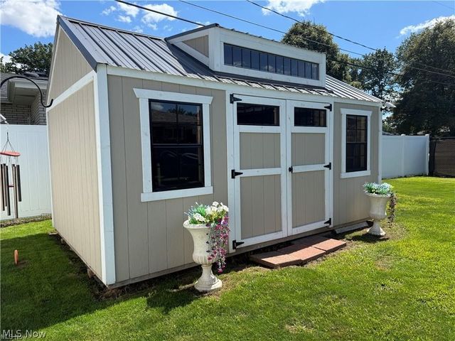 5981 Northview Drive, Seven Hills, OH 44131