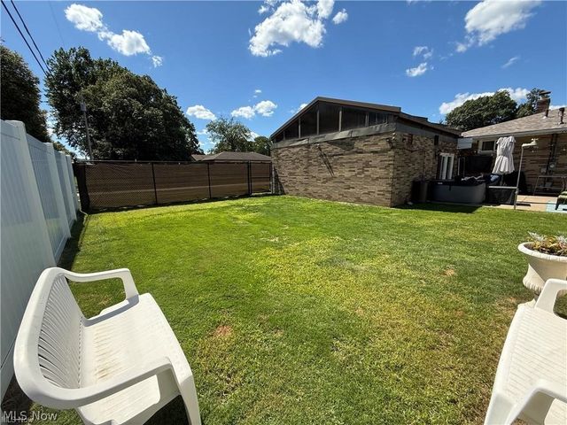 5981 Northview Drive, Seven Hills, OH 44131