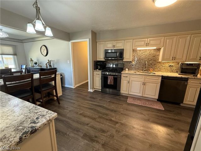 5981 Northview Drive, Seven Hills, OH 44131