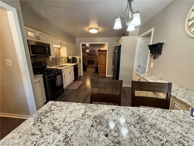 5981 Northview Drive, Seven Hills, OH 44131