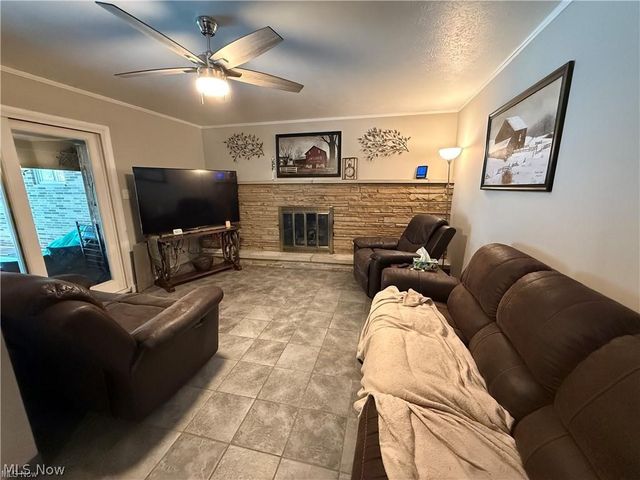 5981 Northview Drive, Seven Hills, OH 44131