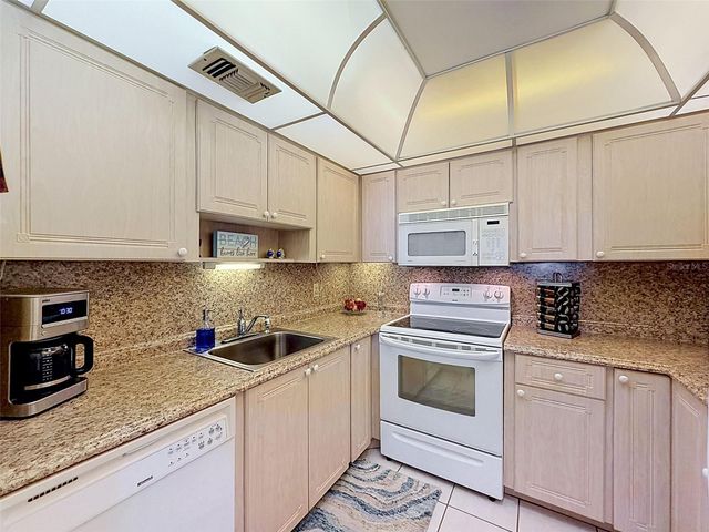 11935 BOYNTON LANE 17GB, New Port Richey, FL 34654