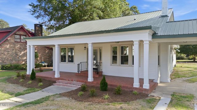 611 W Pearsall Street, Dunn, NC 28334