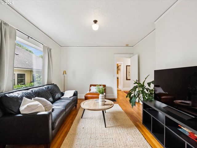 1130 Ne BRAZEE St, Portland, OR 97212