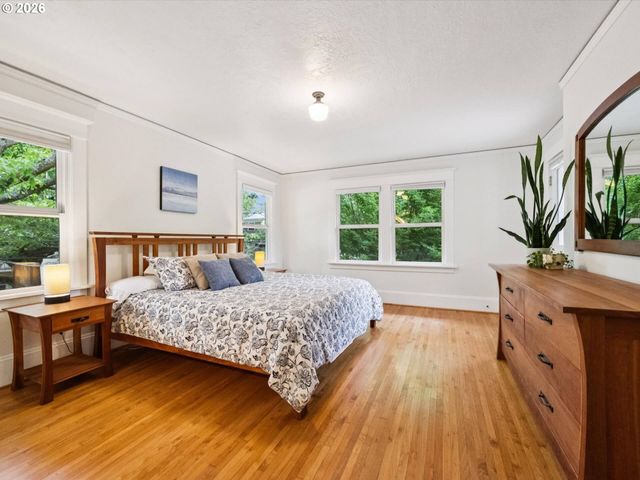 1130 Ne BRAZEE St, Portland, OR 97212