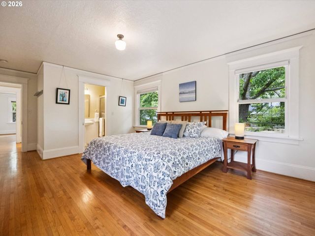 1130 Ne BRAZEE St, Portland, OR 97212