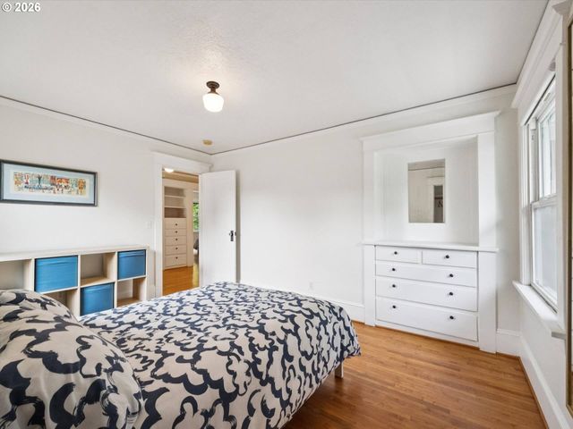 1130 Ne BRAZEE St, Portland, OR 97212