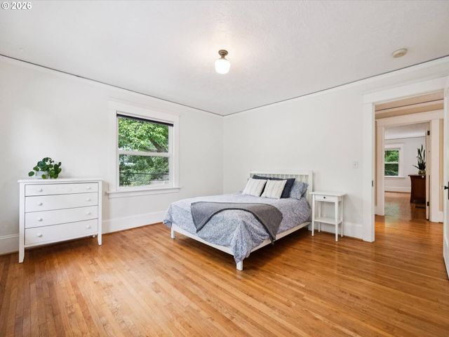 1130 Ne BRAZEE St, Portland, OR 97212