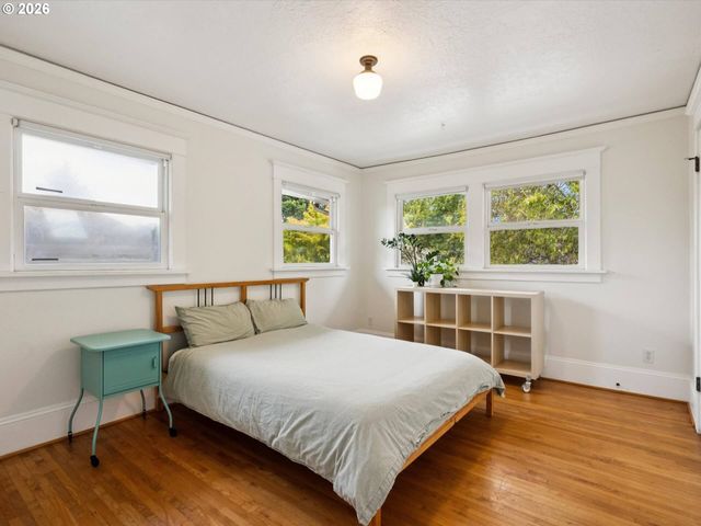 1130 Ne BRAZEE St, Portland, OR 97212