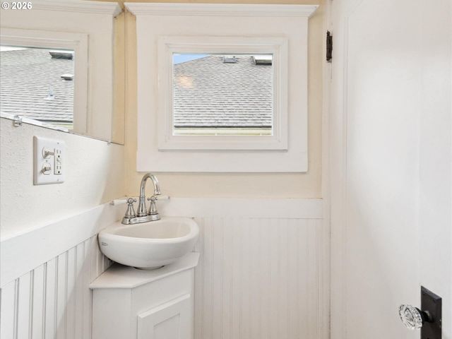 1130 Ne BRAZEE St, Portland, OR 97212