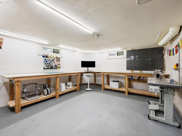 1130 Ne BRAZEE St, Portland, OR 97212