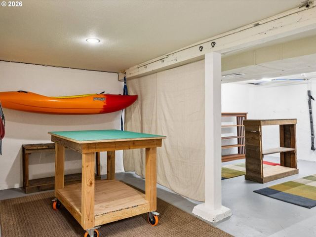 1130 Ne BRAZEE St, Portland, OR 97212