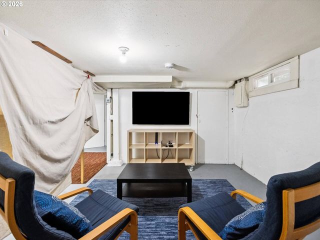 1130 Ne BRAZEE St, Portland, OR 97212