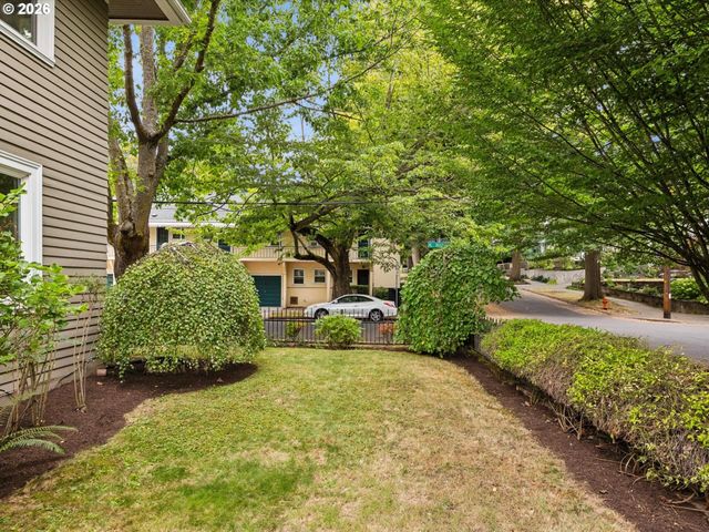 1130 Ne BRAZEE St, Portland, OR 97212