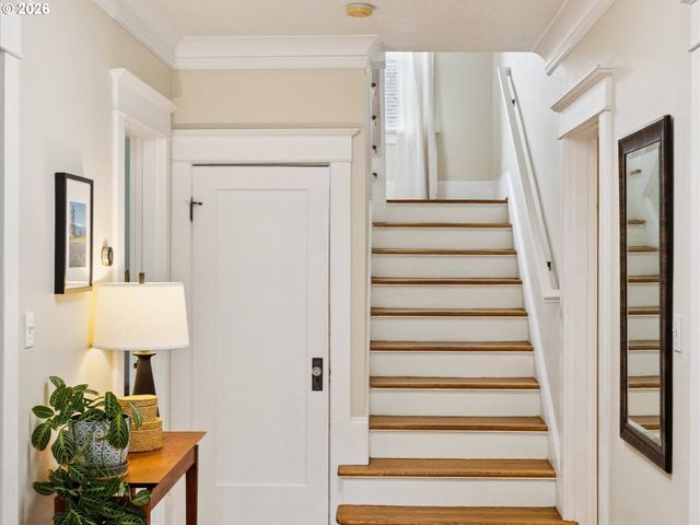 1130 Ne BRAZEE St, Portland, OR 97212