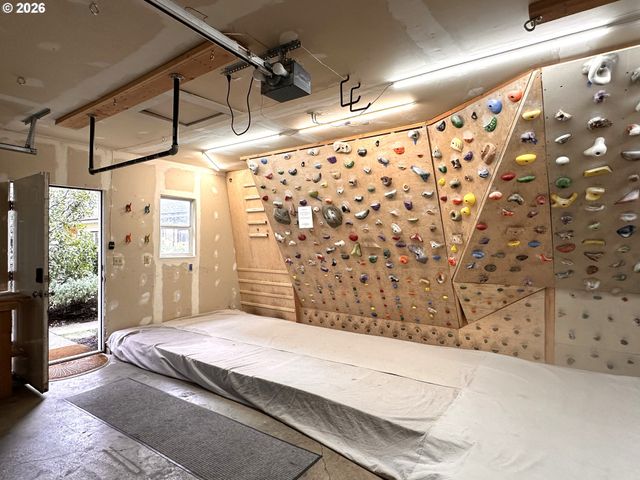 1130 Ne BRAZEE St, Portland, OR 97212