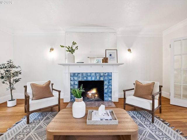 1130 Ne BRAZEE St, Portland, OR 97212