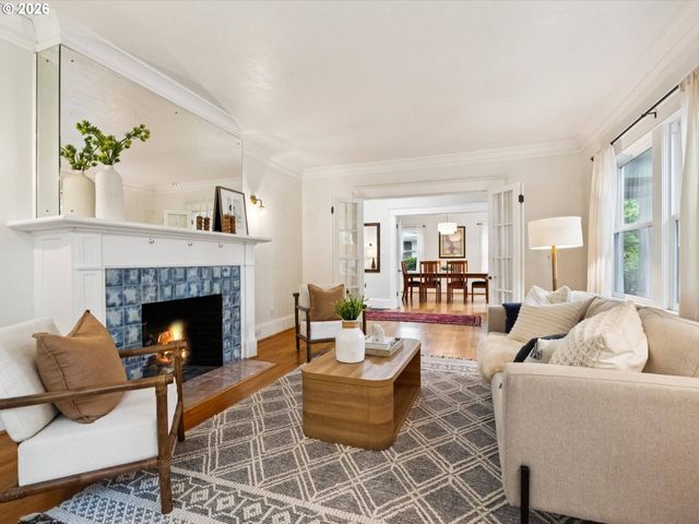 1130 Ne BRAZEE St, Portland, OR 97212