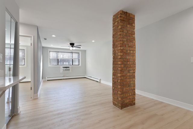 6758 N Sheridan Avenue 235, Chicago, IL 60626