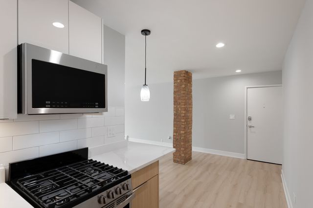 6758 N Sheridan Avenue 235, Chicago, IL 60626