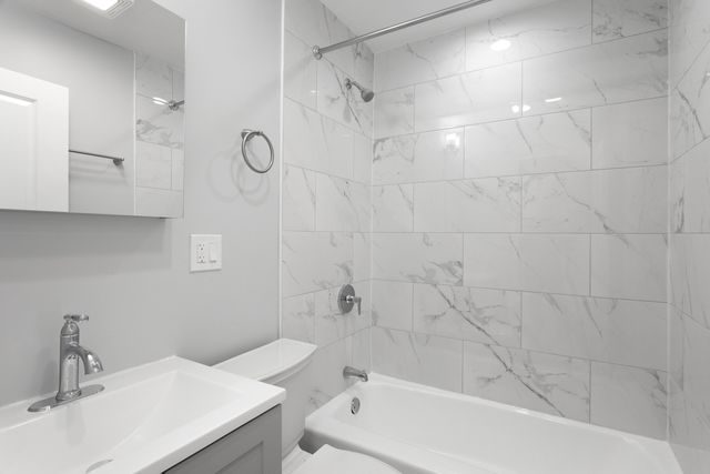 6758 N Sheridan Avenue 235, Chicago, IL 60626