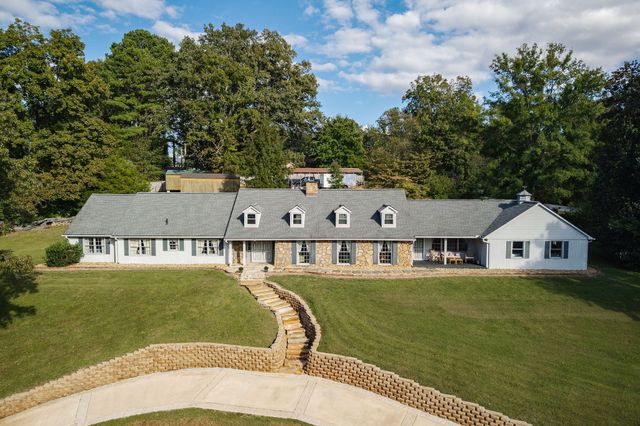 1400 Thomas Cir, Cookeville, TN 38506