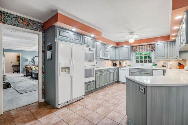 1400 Thomas Cir, Cookeville, TN 38506