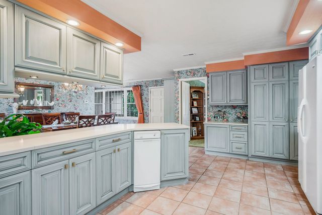 1400 Thomas Cir, Cookeville, TN 38506