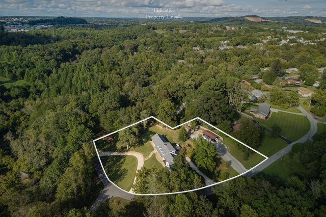 1400 Thomas Cir, Cookeville, TN 38506