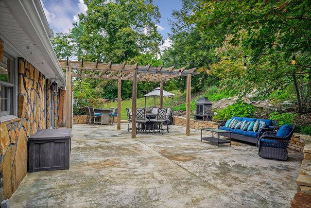 1400 Thomas Cir, Cookeville, TN 38506