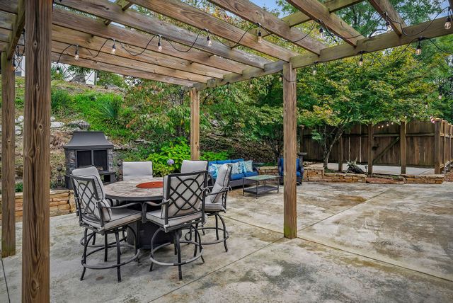 1400 Thomas Cir, Cookeville, TN 38506