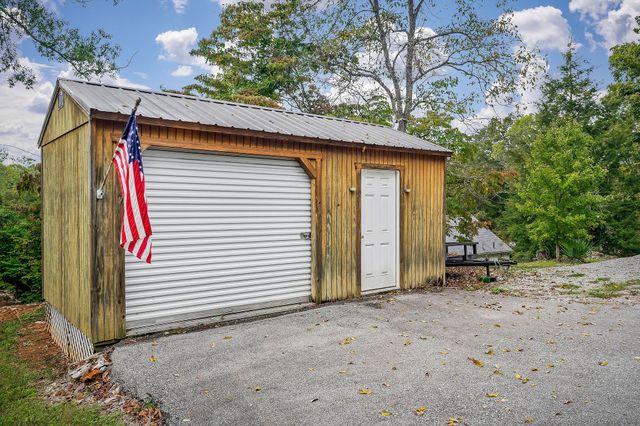 1400 Thomas Cir, Cookeville, TN 38506