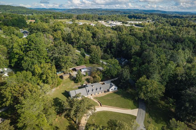 1400 Thomas Cir, Cookeville, TN 38506