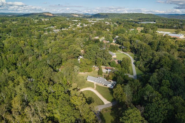 1400 Thomas Cir, Cookeville, TN 38506