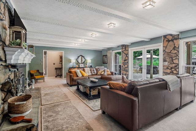 1400 Thomas Cir, Cookeville, TN 38506