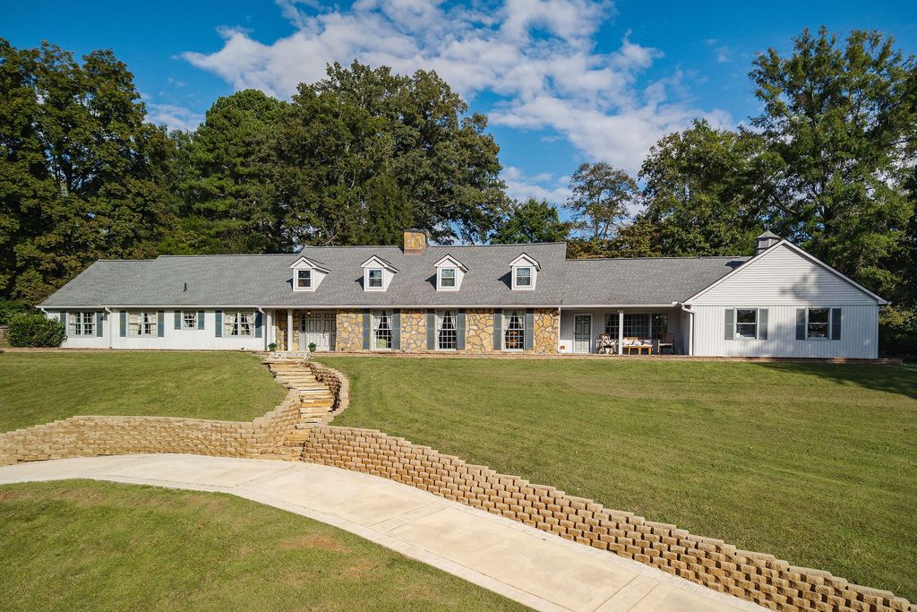 1400 Thomas Cir, Cookeville, TN 38506