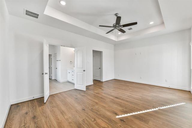 2511 S Houston Avenue, Pearland, TX 77581