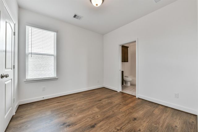 2511 S Houston Avenue, Pearland, TX 77581