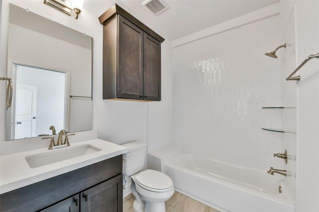 2511 S Houston Avenue, Pearland, TX 77581