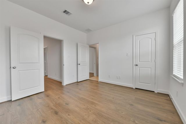 2511 S Houston Avenue, Pearland, TX 77581