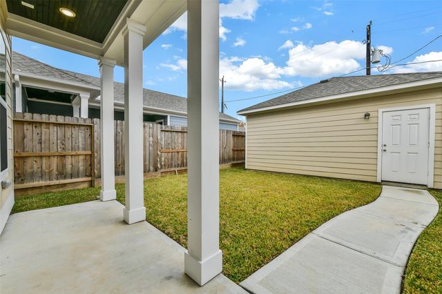 2511 S Houston Avenue, Pearland, TX 77581