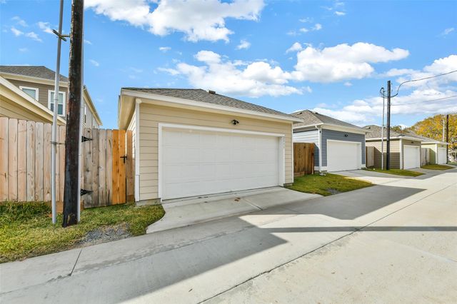 2511 S Houston Avenue, Pearland, TX 77581