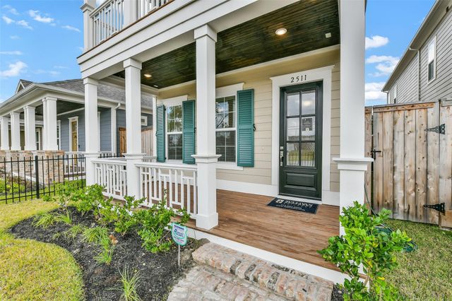 2511 S Houston Avenue, Pearland, TX 77581