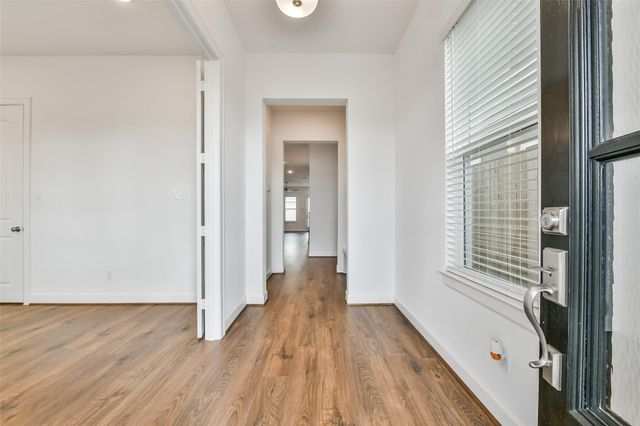 2511 S Houston Avenue, Pearland, TX 77581