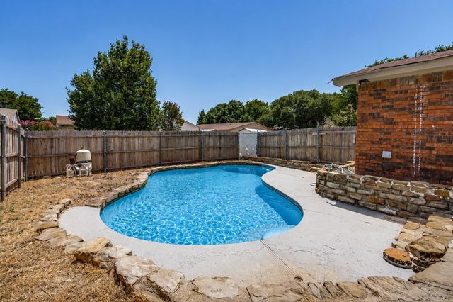 7334 Oakmore Drive, Dallas, TX 75249
