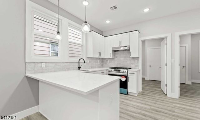 47 Aldine St, Newark City, NJ 07112