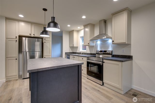 202 E Rain Street, Ocean Shores, WA 98569