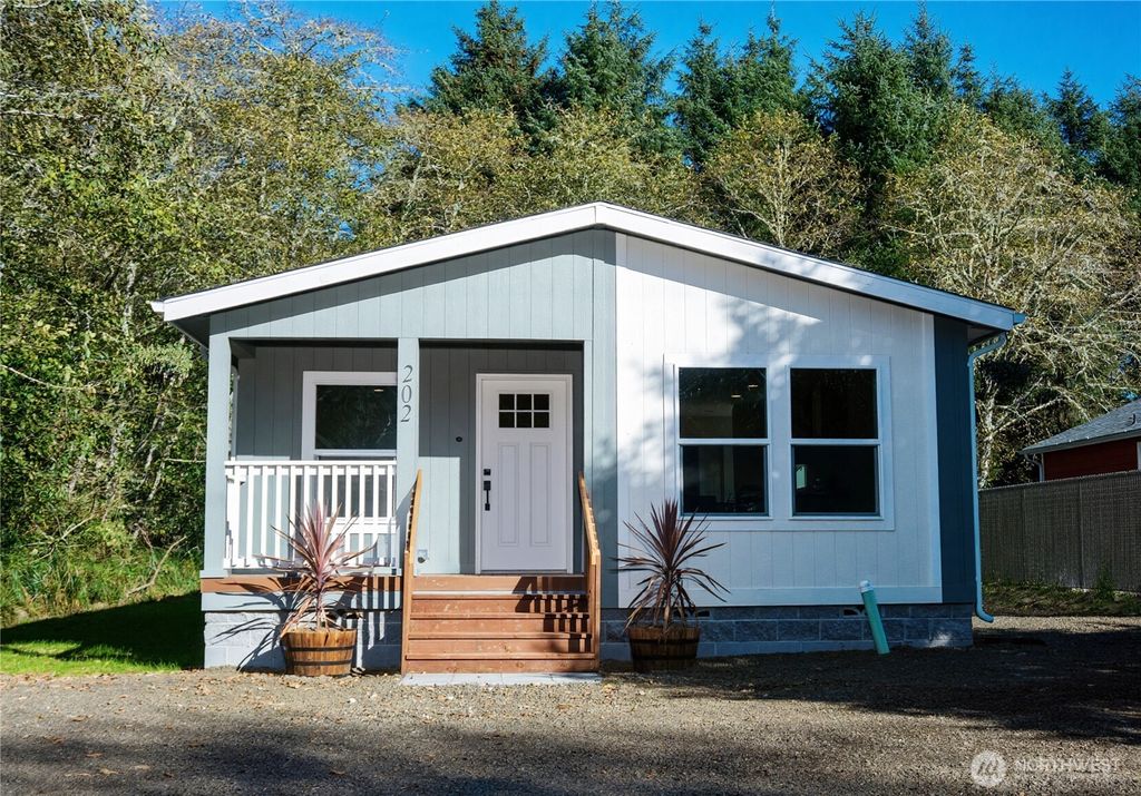 202 E Rain Street, Ocean Shores, WA 98569
